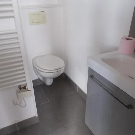 아파트 B Salon Salle De Douche Wc Privative Cuisine Partagee *